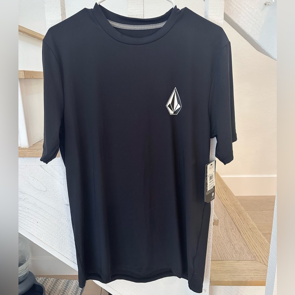 New volcom rash guard